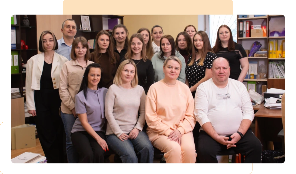 Общее фото сотрудников бухгалтерской компании в Могилеве